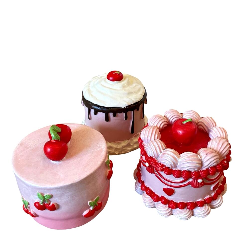 VIRAL Sweet Treats Pink Mini Cakes Set of 3 Valentine's Day Holiday Decor New
